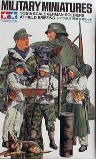 1/35  German Soldiers at Briefing