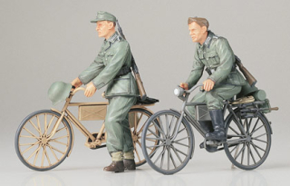 1/35  German Soldier w/Bicycles