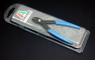 Italeri kleštičky na plast